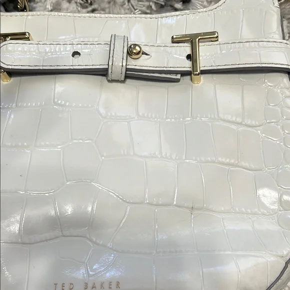 Ted Baker White Textured Shoulder Bag with Gold Clasp - Picture 3 of 13